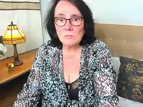 Snapshot of DorisDesire chatting on May 13, 2026, 5:54 pm DorisDesire online show from May 13, 2026, 5:54 pm