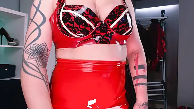 Snapshot of Ella__Kross chatting on March 13, 2025, 8:15 am Ella Kross online show from March 13, 2025, 8:15 am