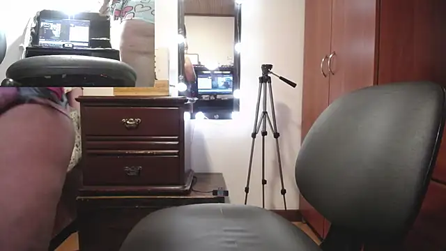 zoe hotxxx online show from February 20, 2026, 2:17 pm