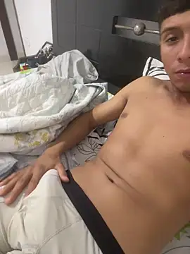 Snapshot of Thiagoo_Frost chatting on October 28, 2025, 3:10 am Thiagoo Frost online show from October 28, 2025, 3:10 am