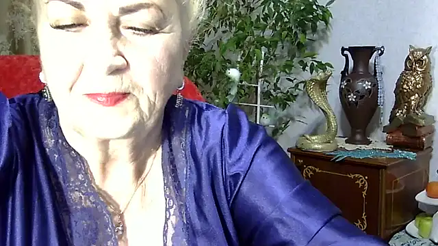 Emma52610 online show from February 18, 2025, 5:21 pm
