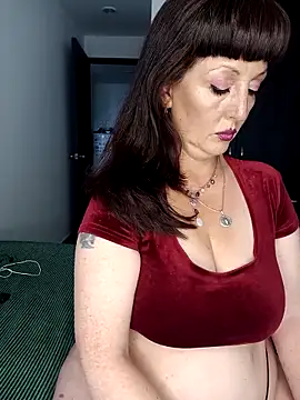 Snapshot of FireWoman chatting on February 15, 2026, 5:31 pm FireWoman online show from February 15, 2026, 5:31 pm