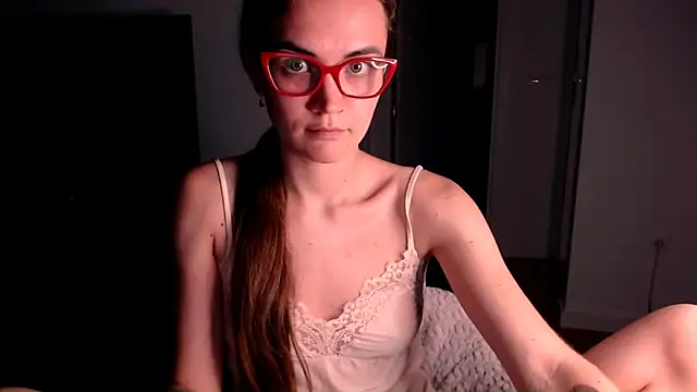 EvelynGG online show from May 9, 2026, 6:24 pm