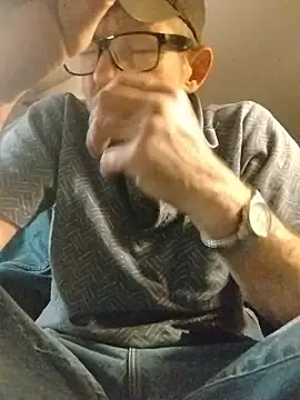 Snapshot of ROBERT0516 chatting on November 21, 2025, 11:42 am ROBERT0516 online show from November 21, 2025, 11:42 am