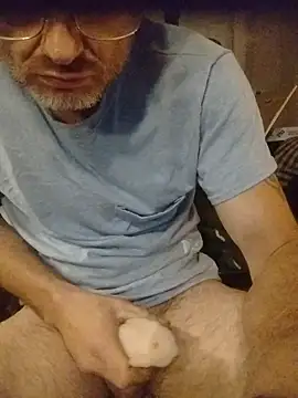 ROBERT0516 online show from April 5, 2026, 11:07 am