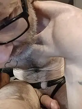 ROBERT0516 online show from May 16, 2026, 12:04 pm