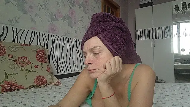 LindaStarS online show from November 26, 2025, 6:58 am