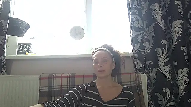 LindaStarS online show from April 18, 2026, 6:39 am