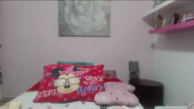 Snapshot of CindyCrawford chatting on October 14, 2025, 3:29 am CindyCrawford online show from October 14, 2025, 3:29 am