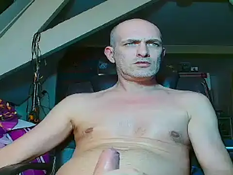 maxhard77 online show from January 17, 2025, 1:25 am