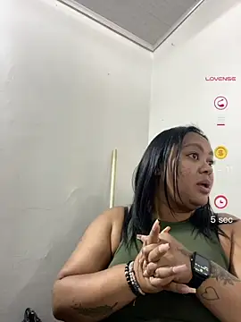 yanza2002 online show from June 27, 2026, 8:58 pm