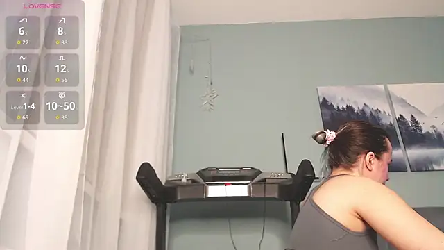 Snapshot of MilaniaCute chatting on February 16, 2026, 4:03 pm MilaniaCute online show from February 16, 2026, 4:03 pm