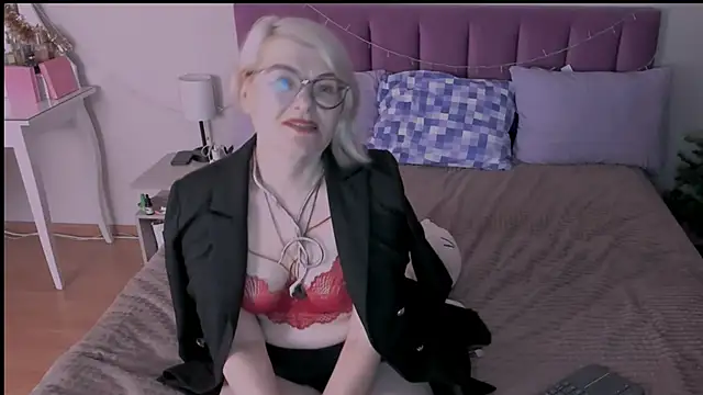 Snapshot of sabrinamacmarren chatting on January 17, 2025, 10:34 pm sabrinamacmarren online show from January 17, 2025, 10:34 pm