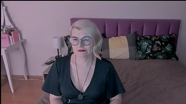 Snapshot of sabrinamacmarren chatting on February 2, 2025, 4:22 pm sabrinamacmarren online show from February 2, 2025, 4:22 pm