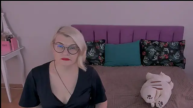 Snapshot of sabrinamacmarren chatting on February 5, 2025, 11:44 am sabrinamacmarren online show from February 5, 2025, 11:44 am