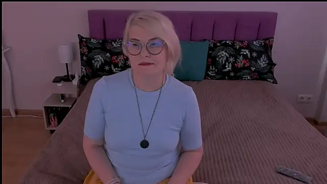 Snapshot of sabrinamacmarren chatting on February 6, 2025, 8:29 am sabrinamacmarren online show from February 6, 2025, 8:29 am