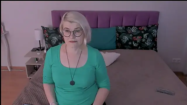 Snapshot of sabrinamacmarren chatting on February 9, 2025, 1:35 pm sabrinamacmarren online show from February 9, 2025, 1:35 pm