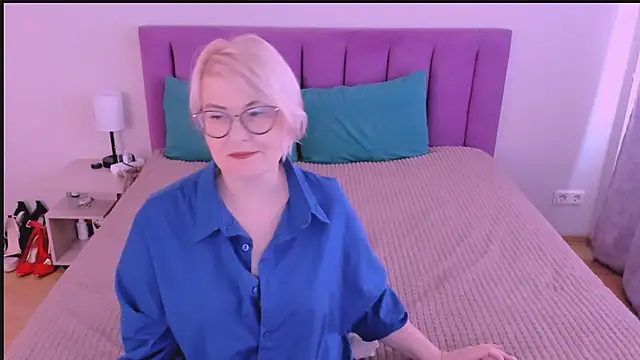 Snapshot of sabrinamacmarren chatting on September 12, 2025, 9:42 am sabrinamacmarren online show from September 12, 2025, 9:42 am