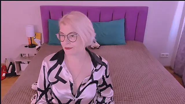 Snapshot of sabrinamacmarren chatting on September 28, 2025, 11:48 am sabrinamacmarren online show from September 28, 2025, 11:48 am