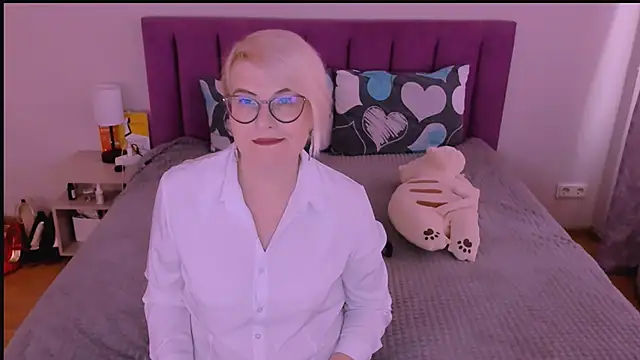 Snapshot of sabrinamacmarren chatting on October 5, 2025, 12:25 pm sabrinamacmarren online show from October 5, 2025, 12:25 pm