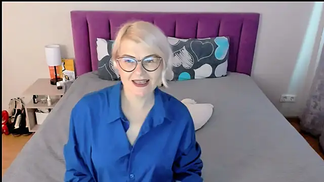 Snapshot of sabrinamacmarren chatting on October 6, 2025, 2:25 pm sabrinamacmarren online show from October 6, 2025, 2:25 pm