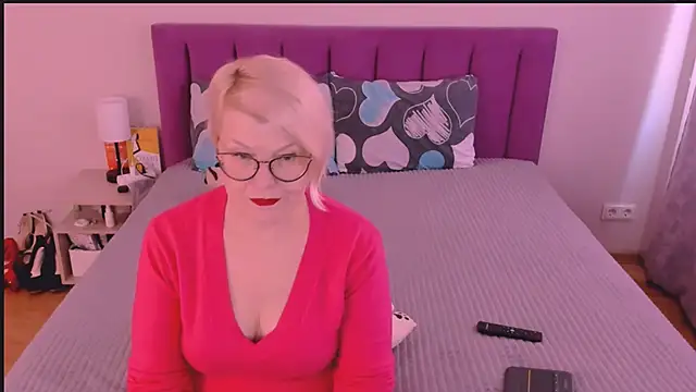 Snapshot of sabrinamacmarren chatting on October 8, 2025, 12:03 pm sabrinamacmarren online show from October 8, 2025, 12:03 pm