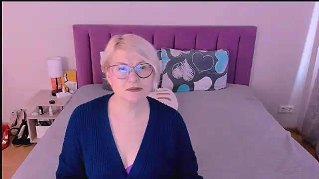 Snapshot of sabrinamacmarren chatting on October 13, 2025, 12:16 pm sabrinamacmarren online show from October 13, 2025, 12:16 pm