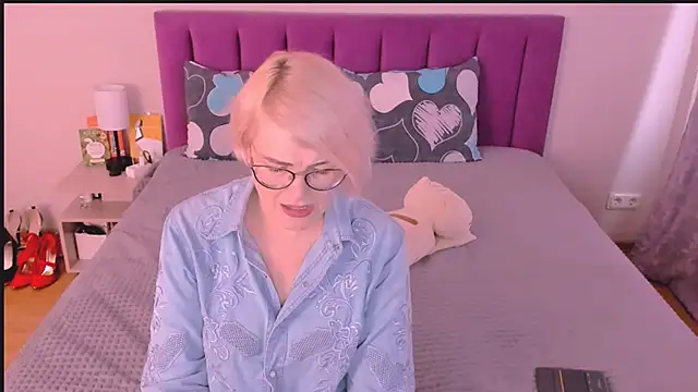 Snapshot of sabrinamacmarren chatting on October 15, 2025, 12:27 pm sabrinamacmarren online show from October 15, 2025, 12:27 pm
