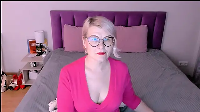 sabrinamacmarren online show from December 3, 2025, 3:21 pm