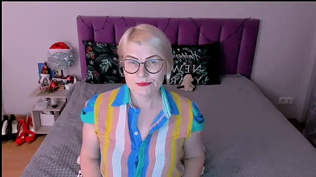 sabrinamacmarren online show from January 12, 2026, 2:44 pm