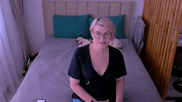 sabrinamacmarren online show from March 2, 2026, 9:38 am