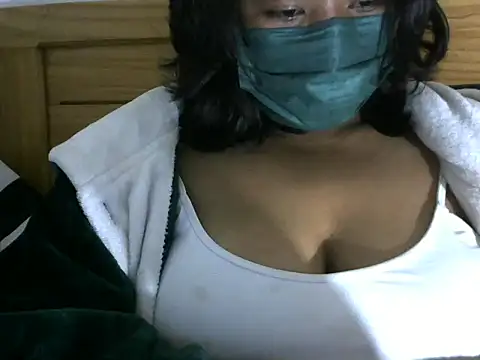 Snapshot of Artinah22 chatting on September 10, 2025, 5:35 pm Artinah22 online show from September 10, 2025, 5:35 pm
