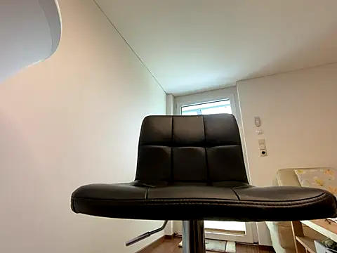 Snapshot of gerri2000 chatting on December 15, 2025, 9:57 am gerri2000 online show from December 15, 2025, 9:57 am