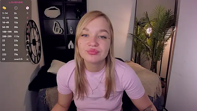 BellaDreamy online show from December 17, 2025, 9:37 am