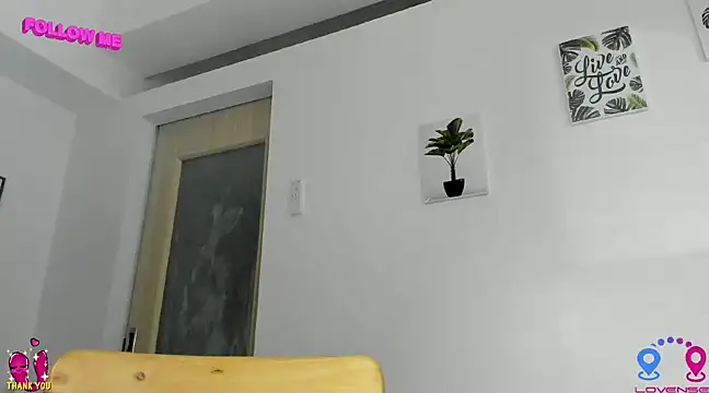 hottycrishina online show from January 13, 2025, 9:19 am