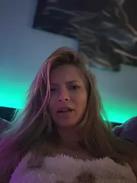 Snapshot of AnastasiaAniess chatting on February 12, 2025, 8:50 pm AnastasiaAniess online show from February 12, 2025, 8:50 pm