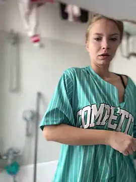 Snapshot of AnastasiaAniess chatting on March 13, 2025, 9:10 am AnastasiaAniess online show from March 13, 2025, 9:10 am