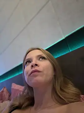 Snapshot of AnastasiaAniess chatting on March 17, 2025, 8:40 pm AnastasiaAniess online show from March 17, 2025, 8:40 pm