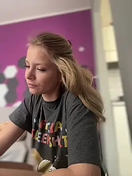 Snapshot of AnastasiaAniess chatting on March 19, 2025, 9:28 am AnastasiaAniess online show from March 19, 2025, 9:28 am