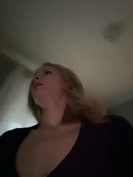 Snapshot of AnastasiaAniess chatting on March 19, 2025, 5:39 pm AnastasiaAniess online show from March 19, 2025, 5:39 pm