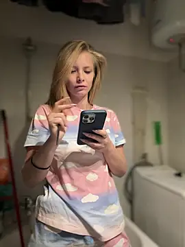 Snapshot of AnastasiaAniess chatting on March 20, 2025, 7:04 pm AnastasiaAniess online show from March 20, 2025, 7:04 pm