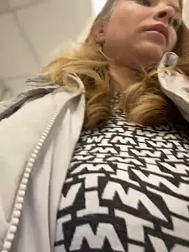 Snapshot of AnastasiaAniess chatting on October 17, 2025, 6:54 pm AnastasiaAniess online show from October 17, 2025, 6:54 pm