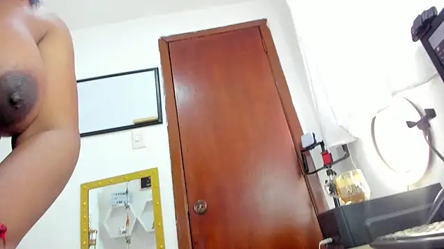 LadyNahir online show from October 30, 2025, 9:26 pm