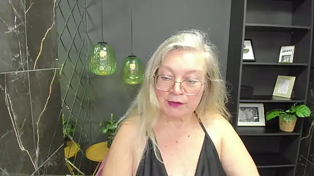 NataliMellow online show from October 4, 2025, 3:21 pm