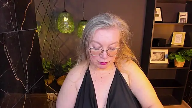 NataliMellow online show from April 19, 2026, 1:10 pm