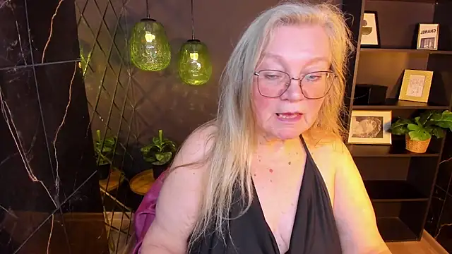 NataliMellow online show from April 19, 2026, 6:10 pm