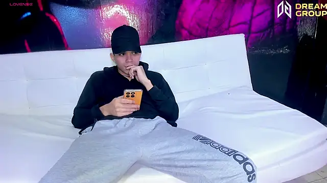 AmazingPartys online show from January 11, 2026, 3:22 am