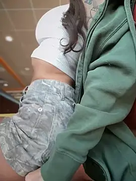 Snapshot of _Rapunzel_ chatting on February 17, 2026, 10:16 pm Rapunzel online show from February 17, 2026, 10:16 pm