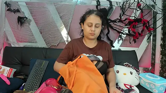 AbbyTaylorr online show from October 28, 2025, 2:26 am