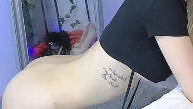 JuliaJuliette online show from February 26, 2025, 11:59 pm